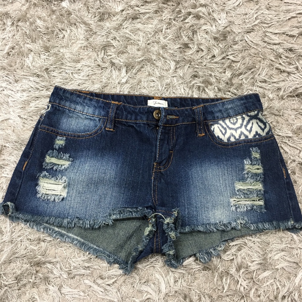 CUT OFF DENIM SHORTS 🔥